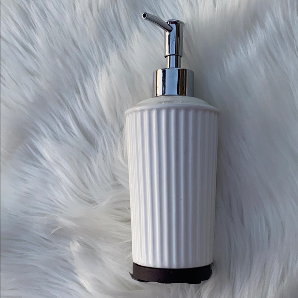 Lotion pump